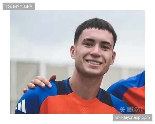 特写:弗罗西诺内老将苏莱主罚任意球击中横梁后掩面长叹 特写:弗罗西诺内老将苏莱主罚任意球击中横梁后掩面长叹